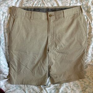 Hogan Men's Beige Flat Front Golf Shorts - Size 36 see measurements